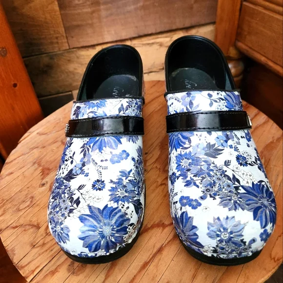 KOI SANITA BUTTERFLY MELODY WOMEN'S CLOG IN BLUE - Picture 4 of 10